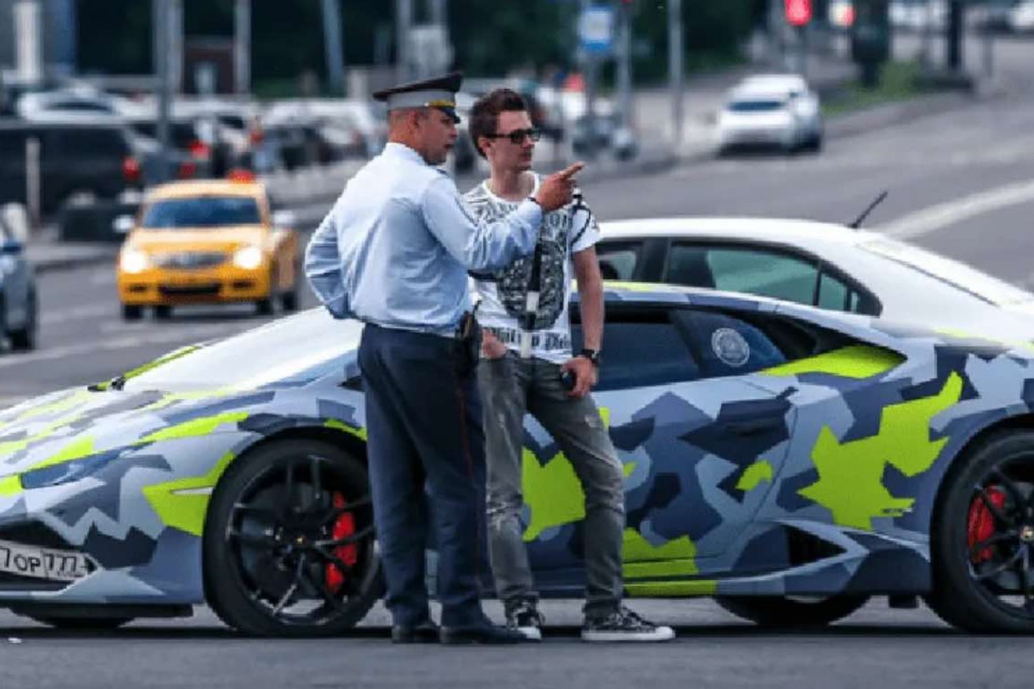 Maksim Yakubets, lider de EvilCorp con su Lamborgini